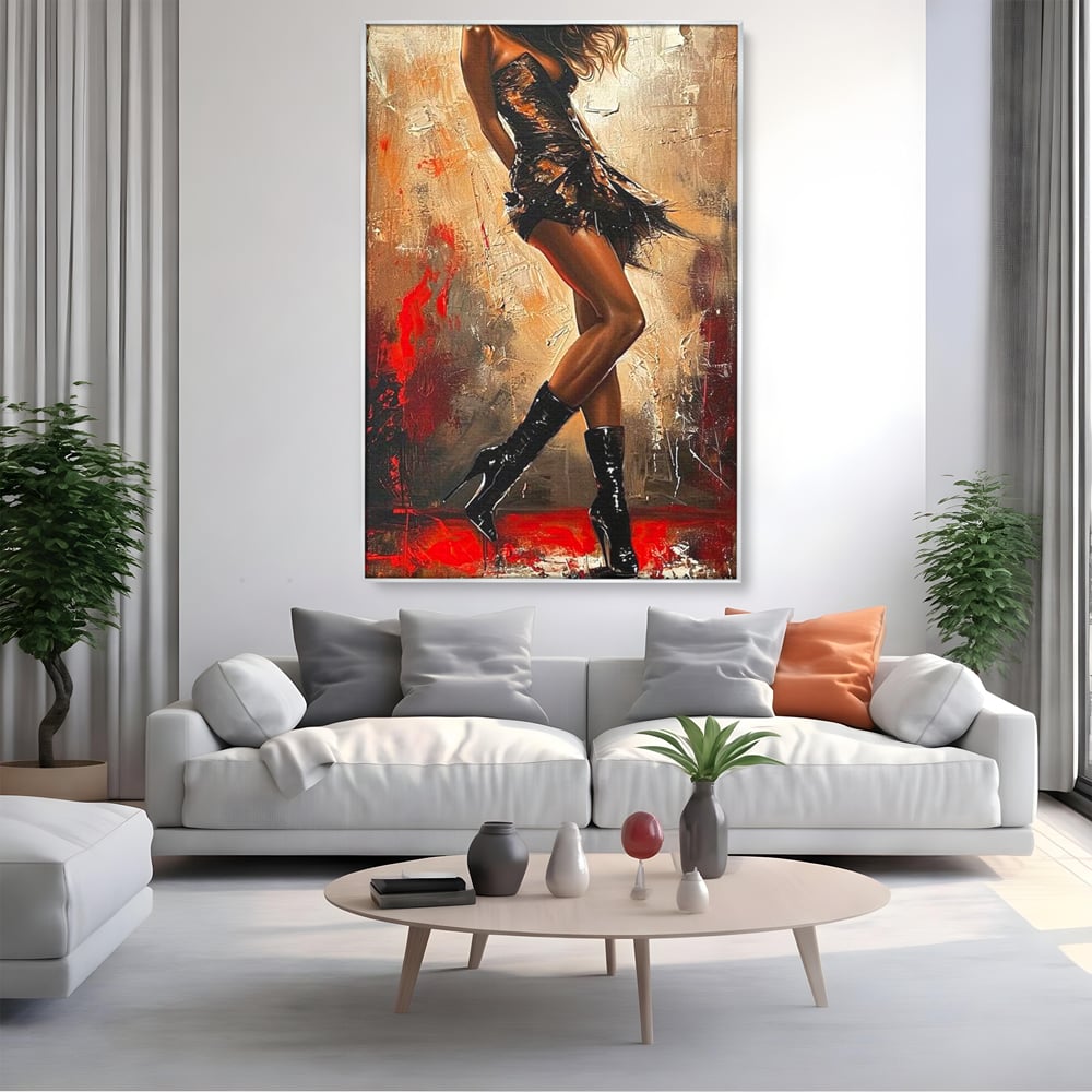 Tablou canvas cu tablou canvas cu silueta de dansatoare, in rama de aluminiu argintiu, pe perete intr-un living